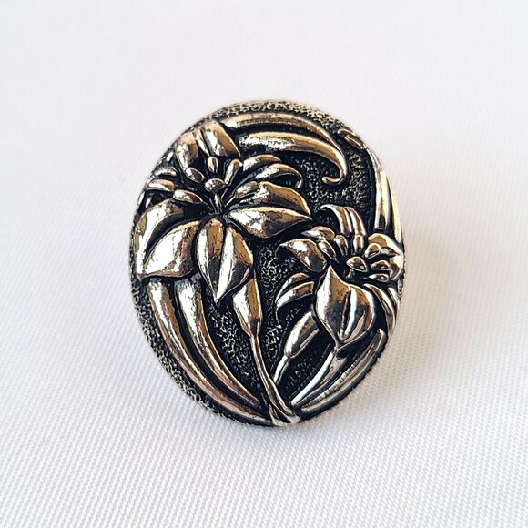 Hallmark Jewelry - Vintage Hallmark Silver Tone Lily Spring Flower 3D Lapel Pin Floral Flower Power